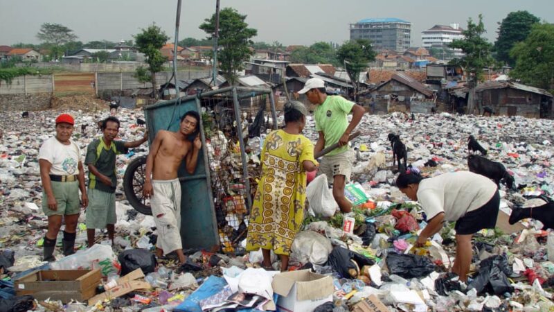 La population se rue sur les produits avariés