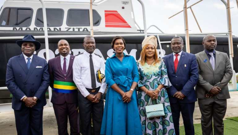 La Première Dame inaugure deux vedettes de pilotage
